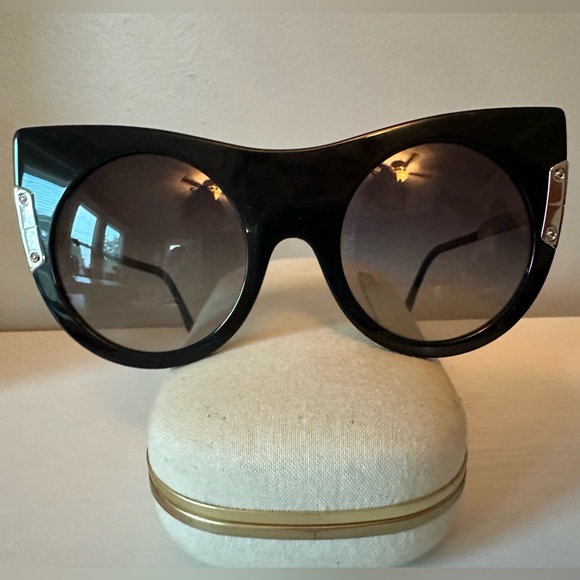 Stella McCartney Cat Eye Sunglasses- Never Worn - Picture 7 of 8